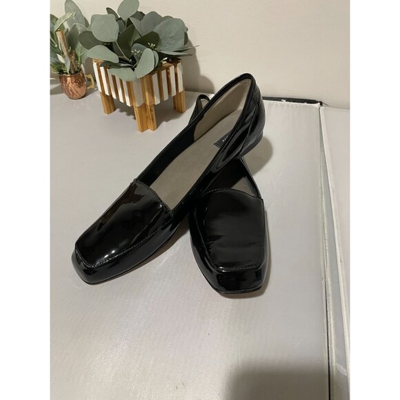 Array Women's Genuine Leather Black Patent Loafers Comfortable Slip-On Size 12M - Picture 3 of 13